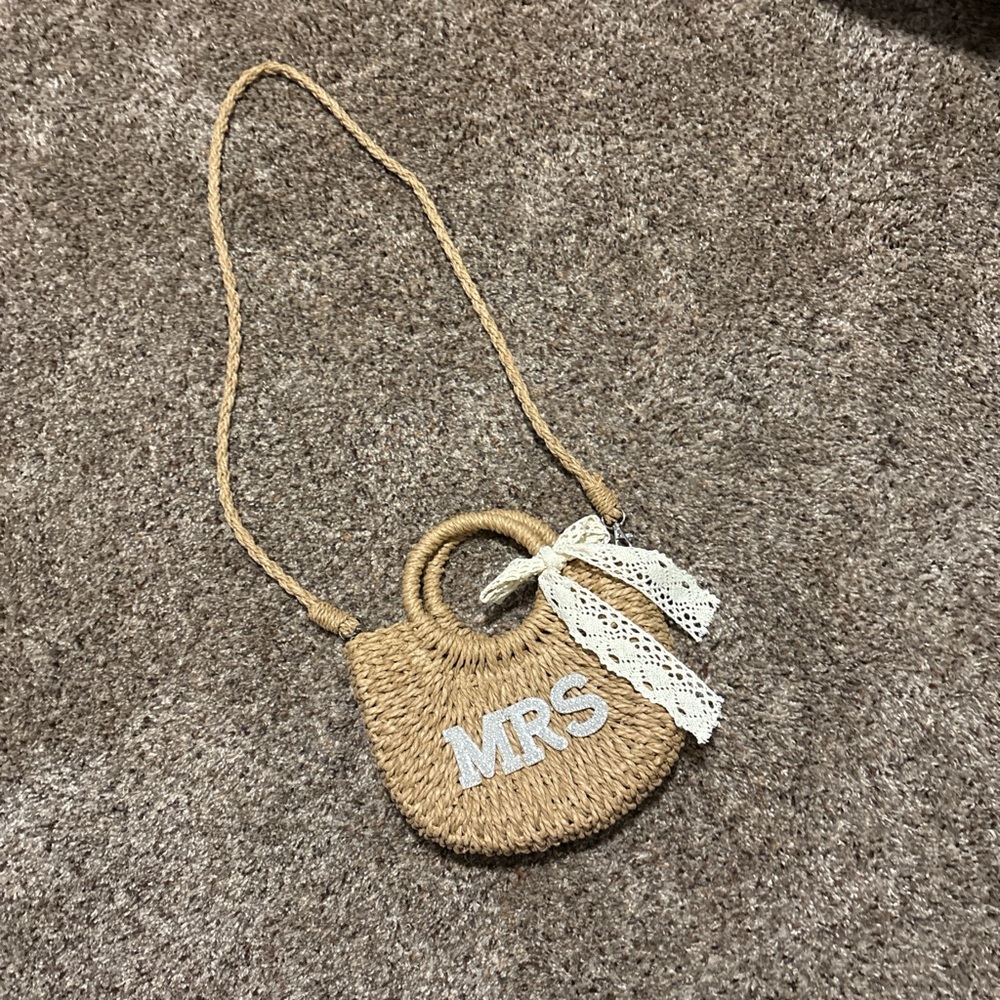 Free with one other item- Mrs straw purse